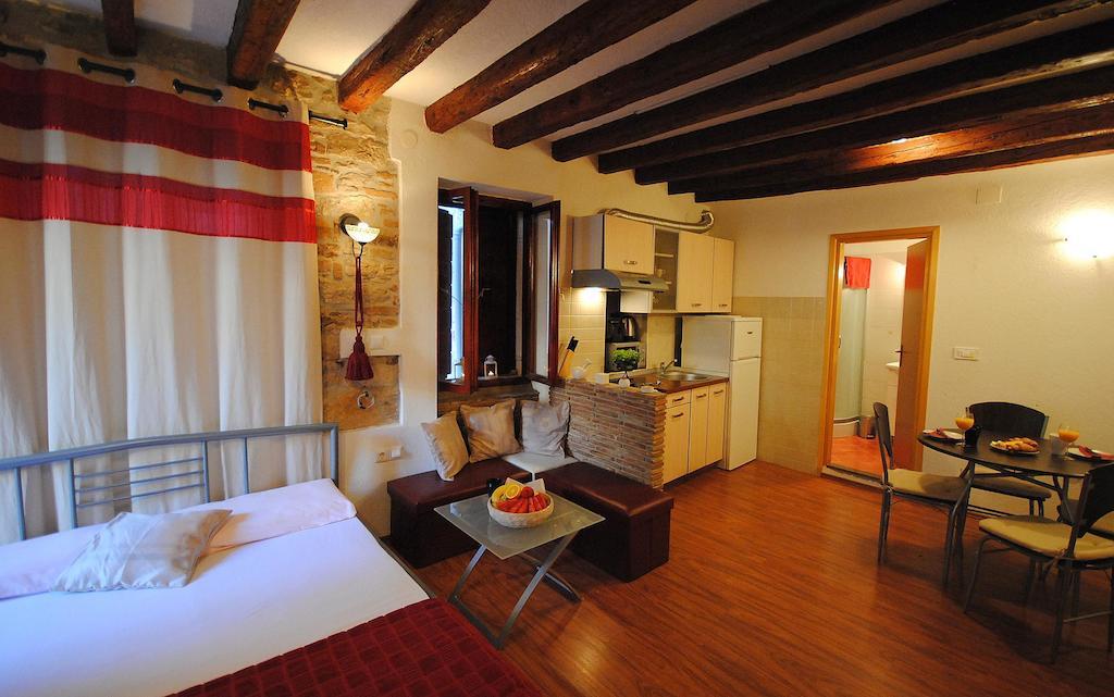 Guesthouse Ancient Stone Rovinj Habitación foto